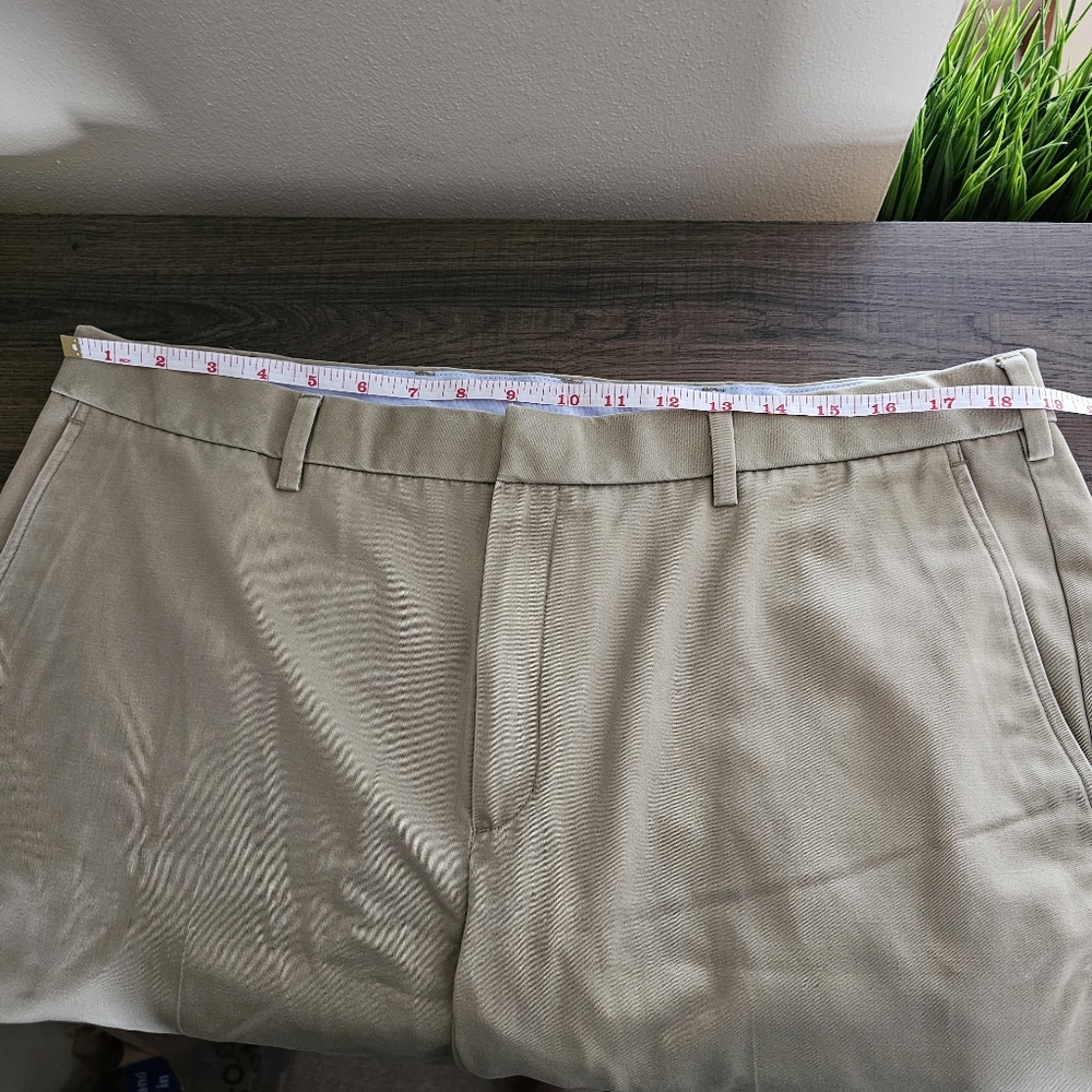 Jos. A. Bank Traveler's Collection Tan Khaki Dress Pants - Size 38x30 - Picture 6 of 7